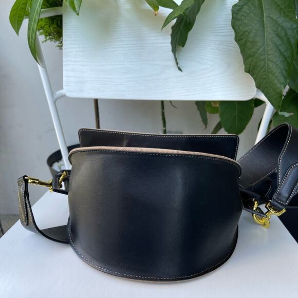 ☘️ YUZEFI CURVED STRUCTURED DORIS BAG IN BEIGE - Picture 5 of 17